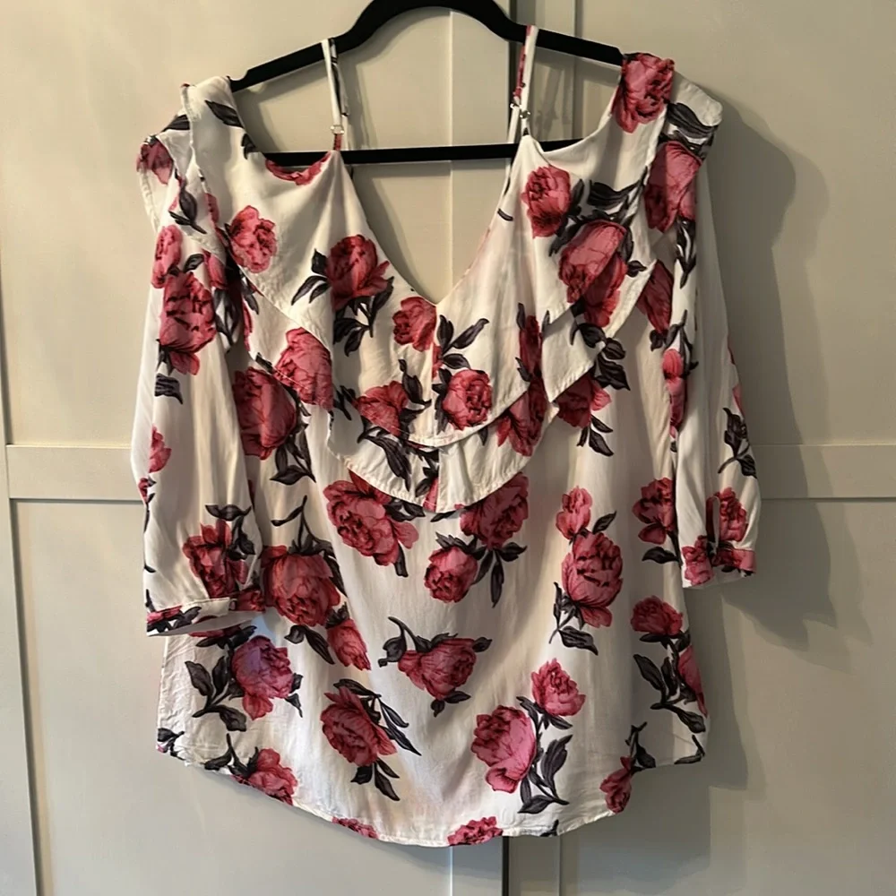 Floral Cold Shoulder Ruffle top - Picture 5 of 5